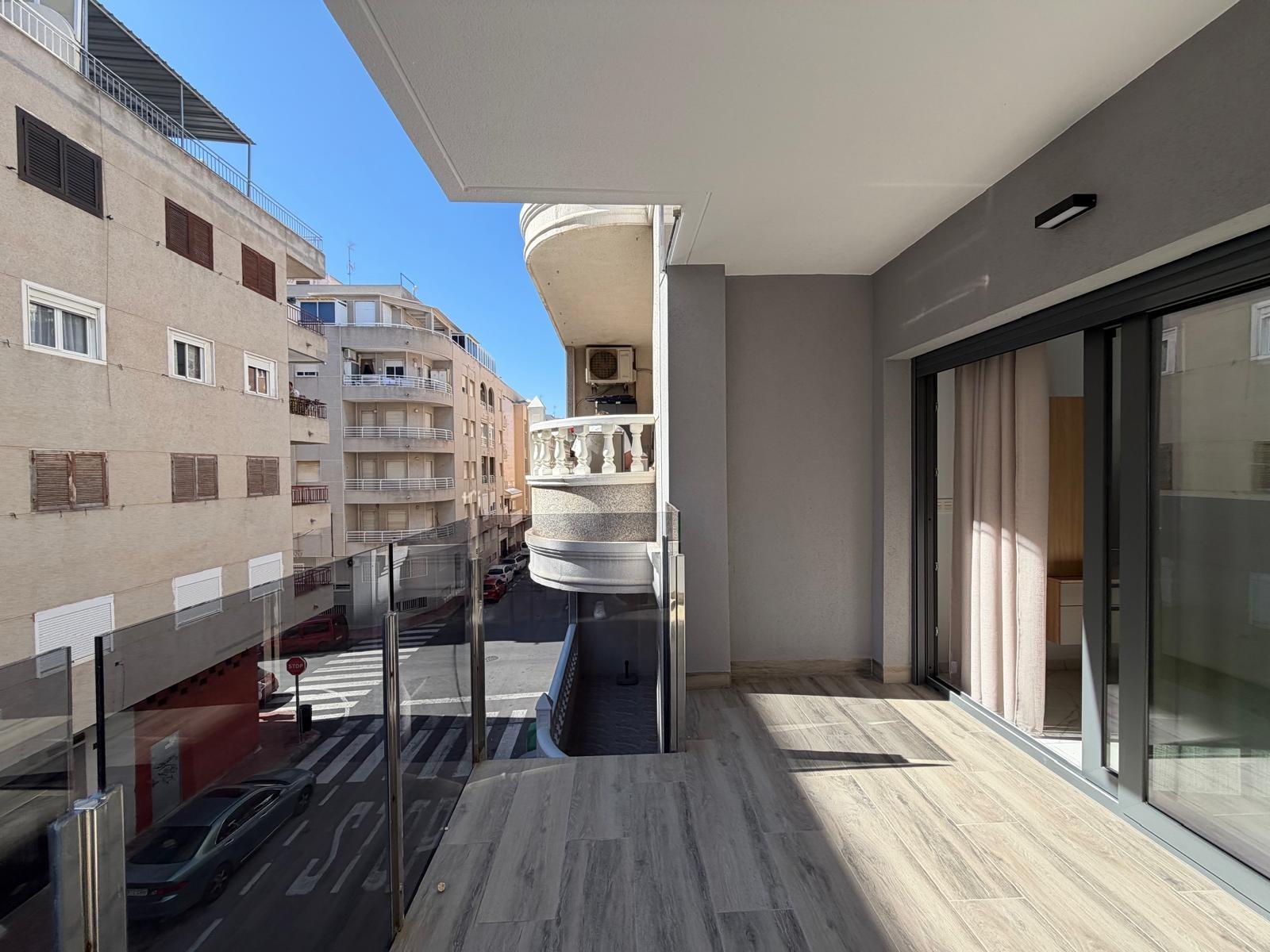For sale - 2 Bedroom 2 Bathroom Apartment in Torrevieja - Estacion De Autobuses  - Alicante