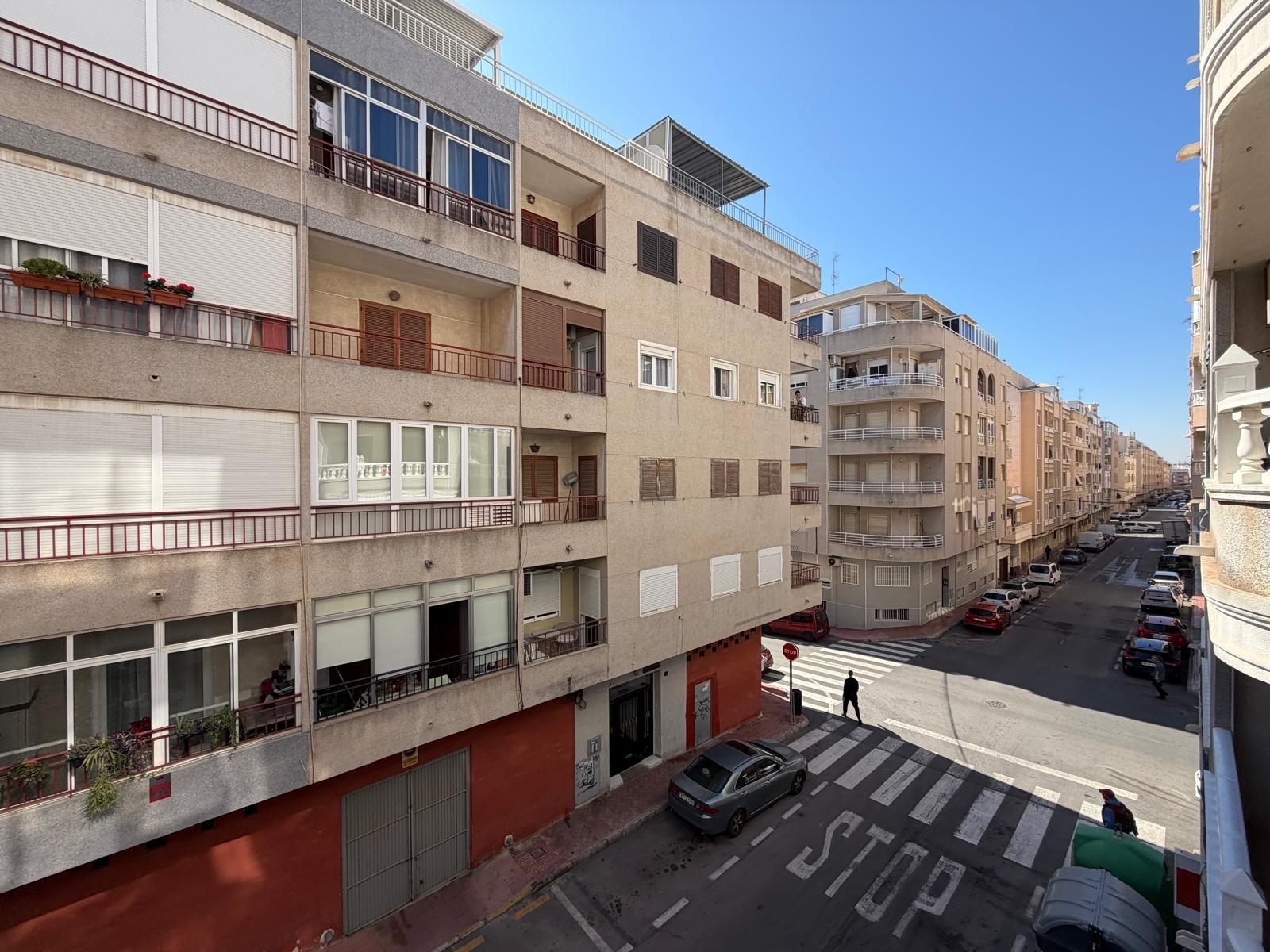 For sale - 2 Bedroom 2 Bathroom Apartment in Torrevieja - Estacion De Autobuses  - Alicante