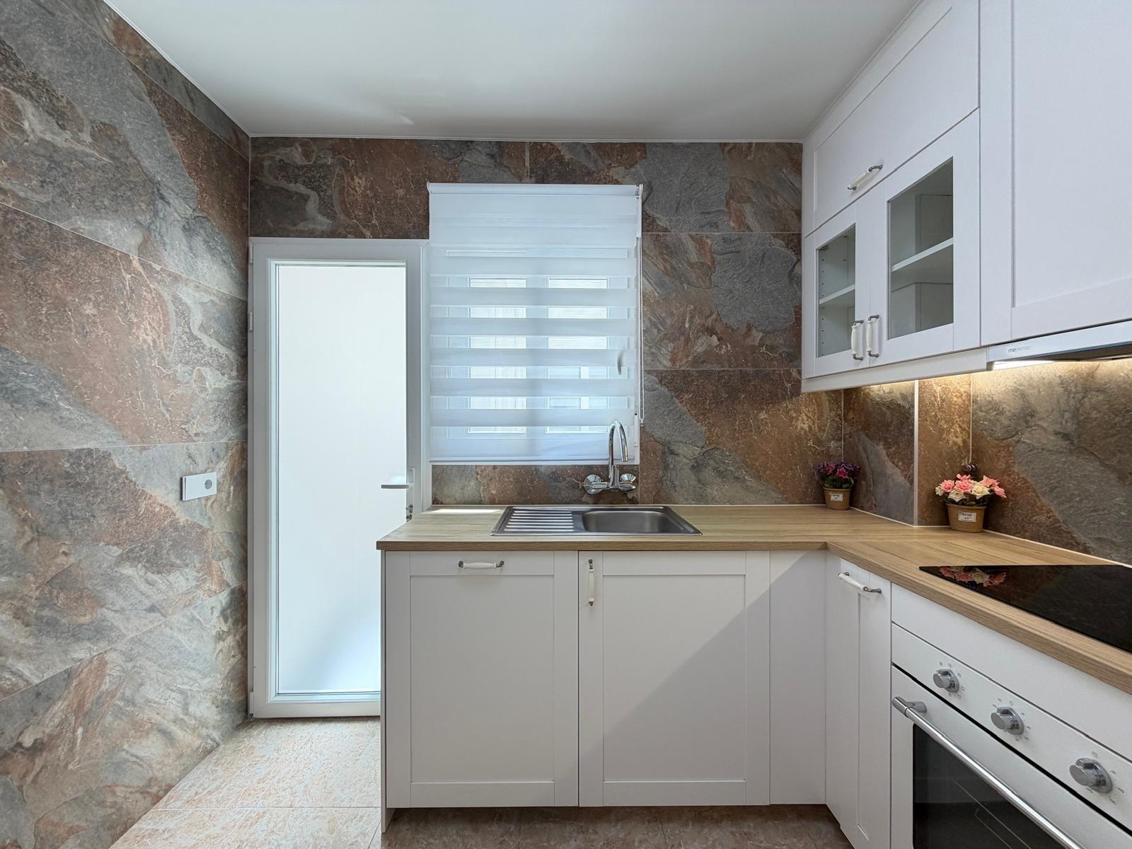 For sale - 3 Bedroom 2 Bathroom Apartment in Torrevieja - Torrevieja  - Alicante