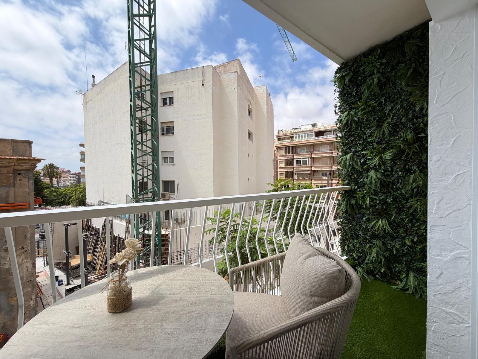 For sale - 3 Bedroom 2 Bathroom Apartment in Torrevieja - Torrevieja  - Alicante