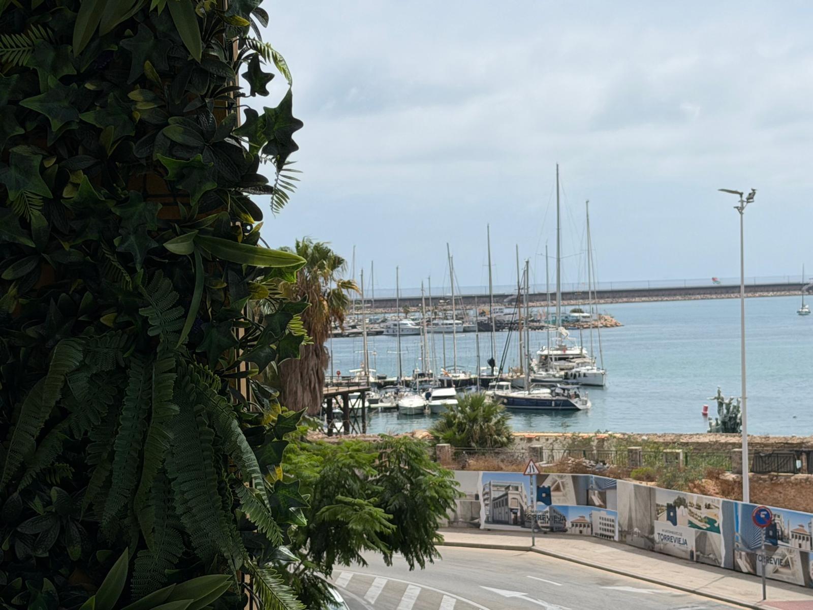 For sale - 3 Bedroom 2 Bathroom Apartment in Torrevieja - Torrevieja  - Alicante