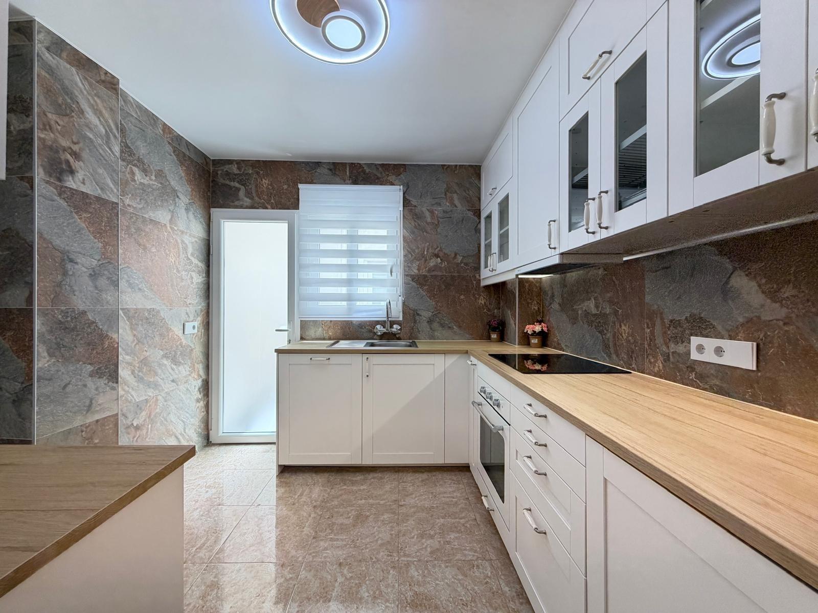 For sale - 3 Bedroom 2 Bathroom Apartment in Torrevieja - Torrevieja  - Alicante