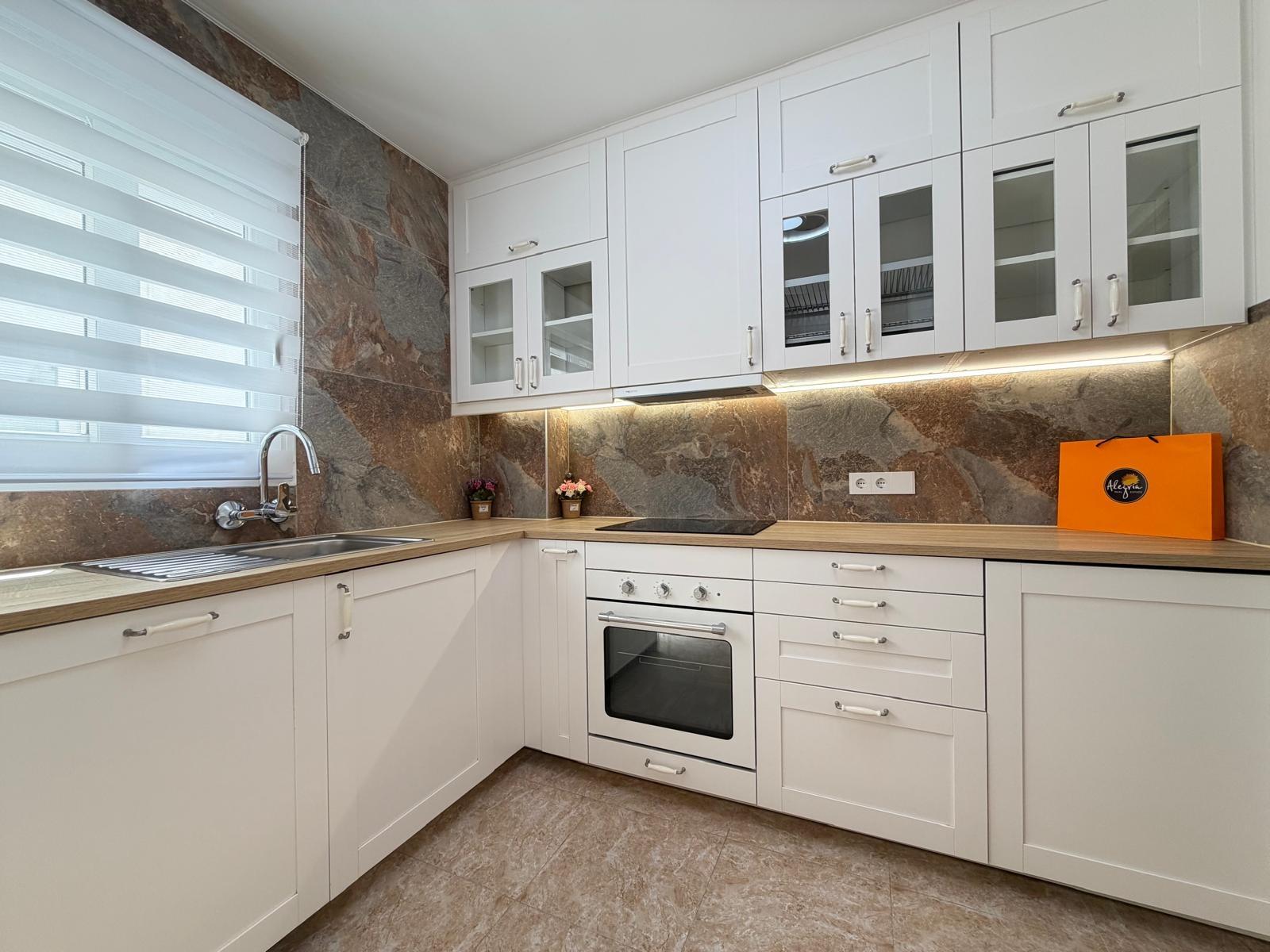 For sale - 3 Bedroom 2 Bathroom Apartment in Torrevieja - Torrevieja  - Alicante