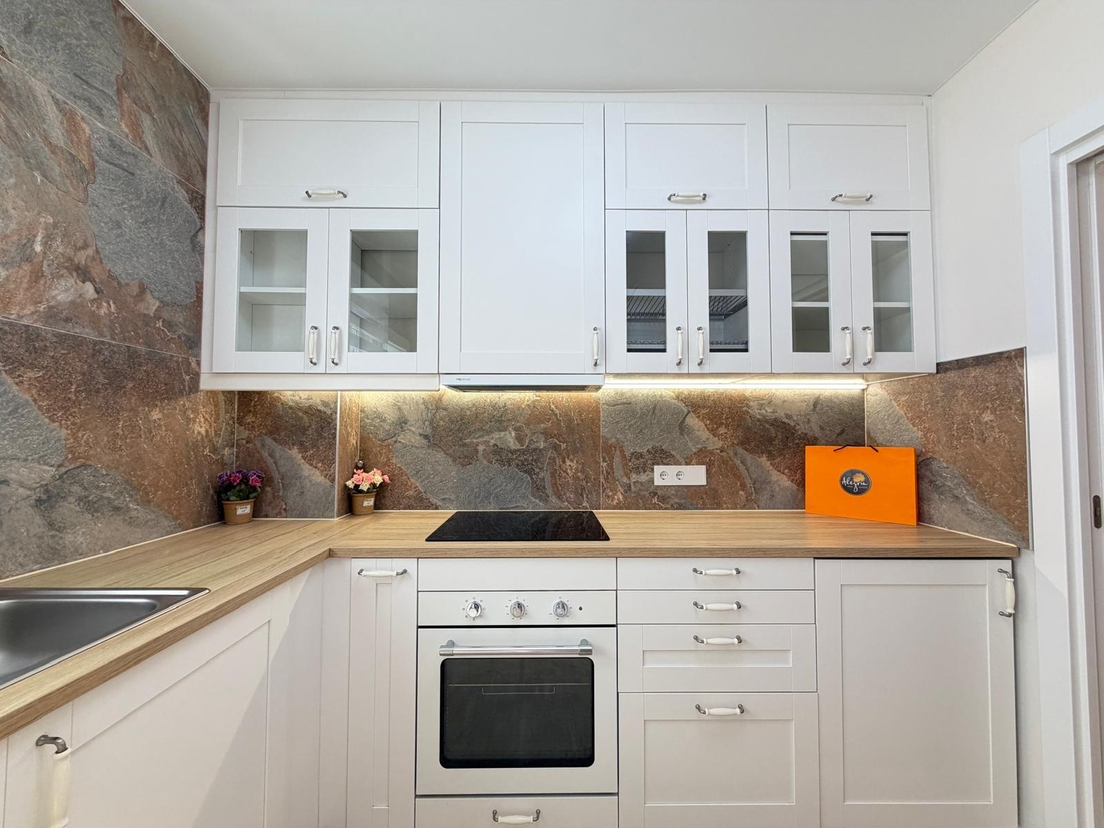 For sale - 3 Bedroom 2 Bathroom Apartment in Torrevieja - Torrevieja  - Alicante