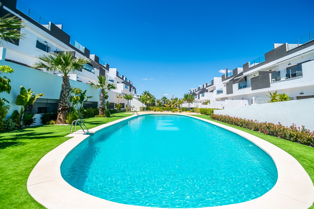 For sale - 3 Bedroom 3 Bathroom Apartment in Torrevieja - Costa Blanca  - Alicante