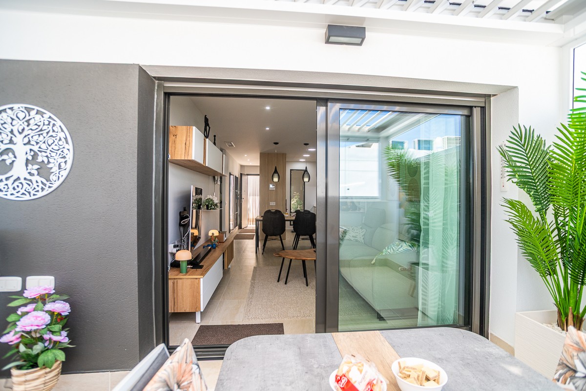 For sale - 3 Bedroom 3 Bathroom Apartment in Torrevieja - Costa Blanca  - Alicante