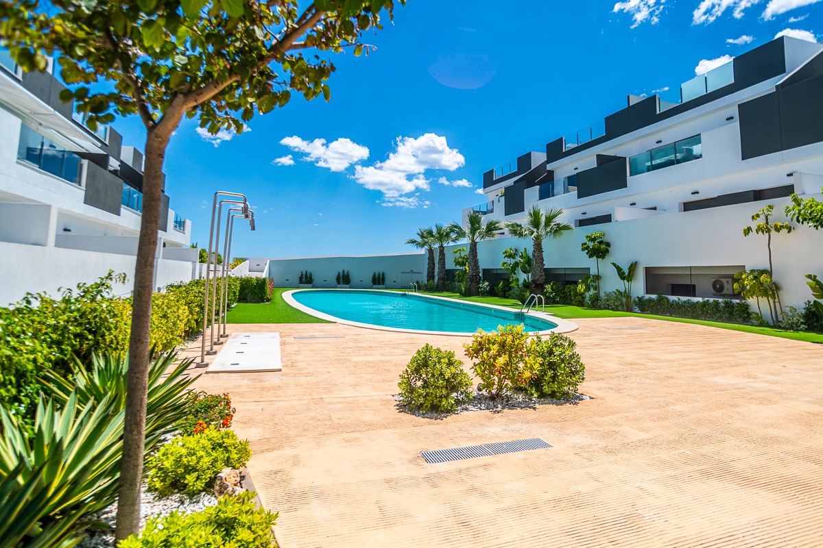 For sale - 3 Bedroom 3 Bathroom Apartment in Torrevieja - Costa Blanca  - Alicante