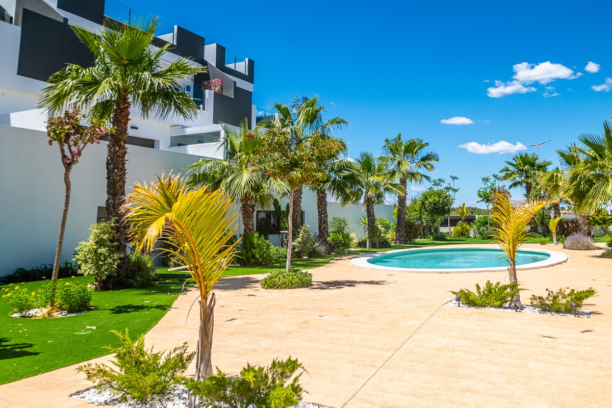 For sale - 3 Bedroom 3 Bathroom Apartment in Torrevieja - Costa Blanca  - Alicante