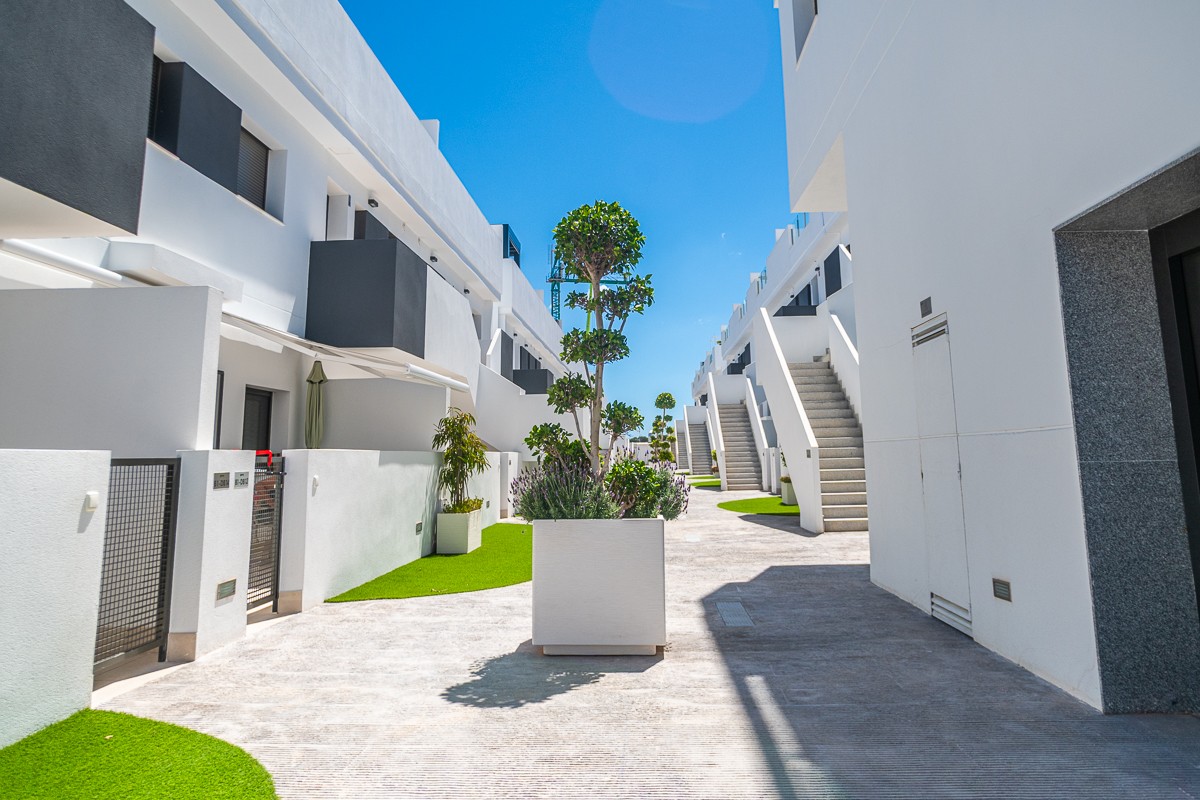 For sale - 3 Bedroom 3 Bathroom Apartment in Torrevieja - Costa Blanca  - Alicante