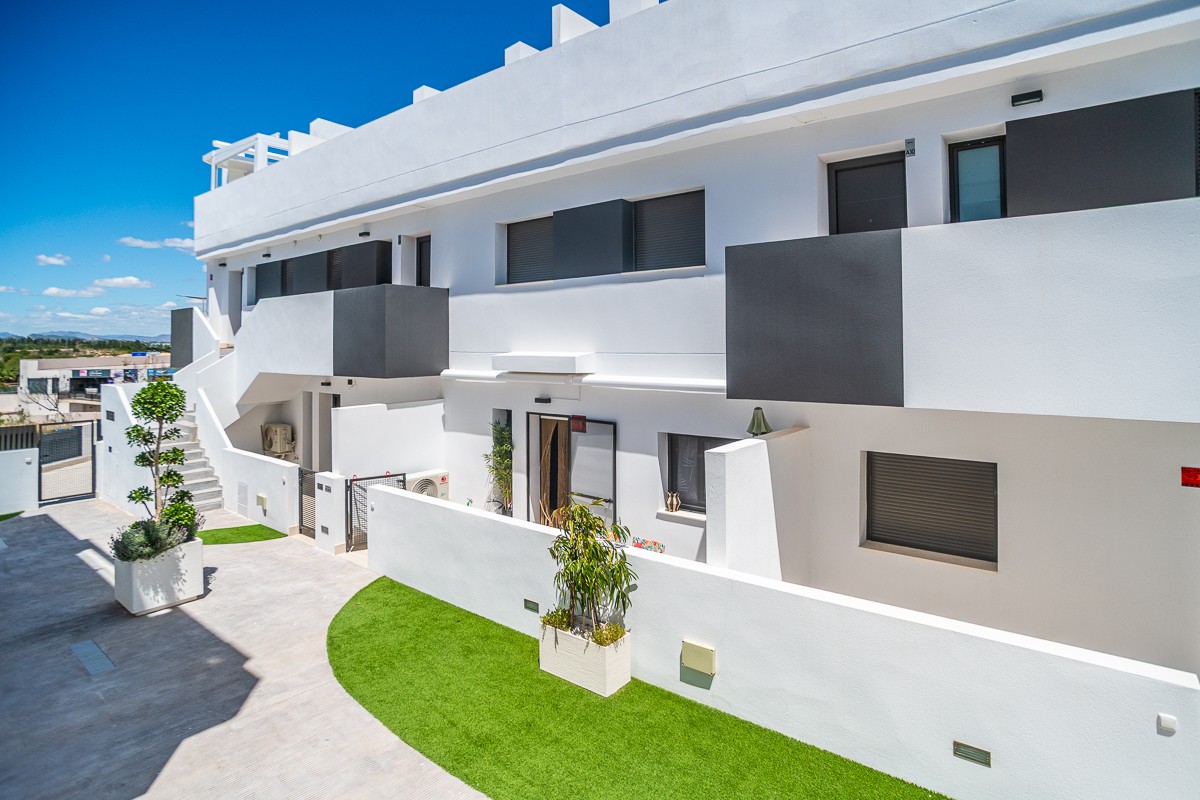 For sale - 3 Bedroom 3 Bathroom Apartment in Torrevieja - Costa Blanca  - Alicante