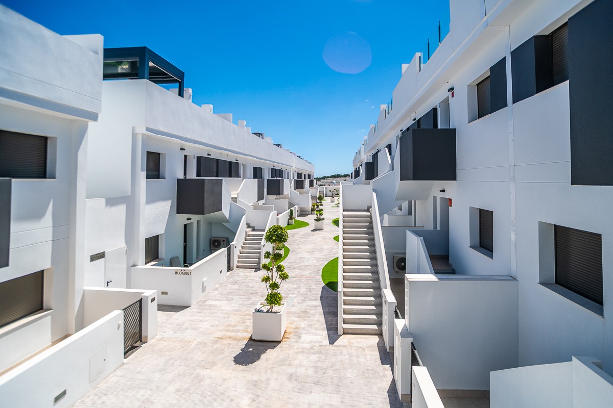 For sale - 3 Bedroom 3 Bathroom Apartment in Torrevieja - Costa Blanca  - Alicante