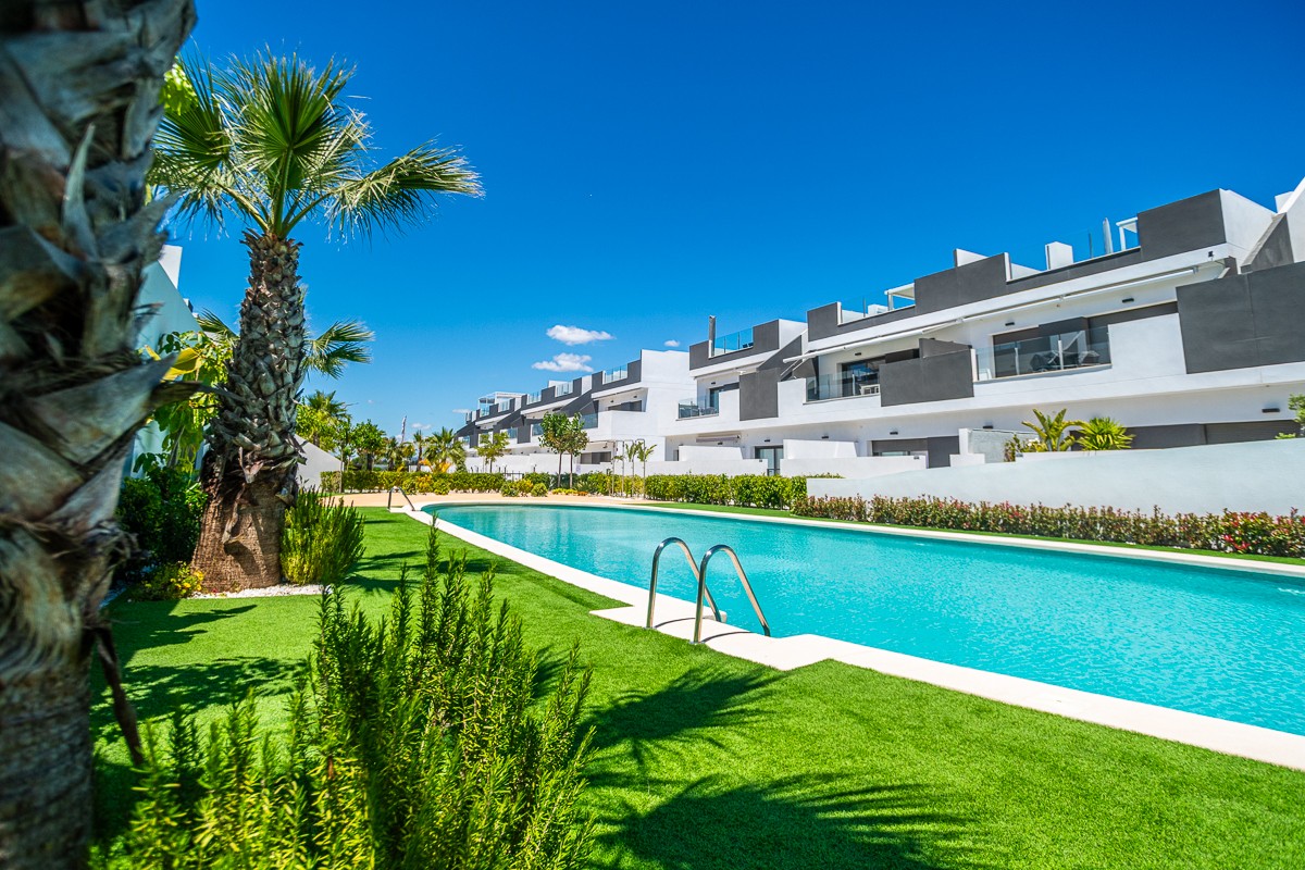 For sale - 3 Bedroom 3 Bathroom Apartment in Torrevieja - Costa Blanca  - Alicante