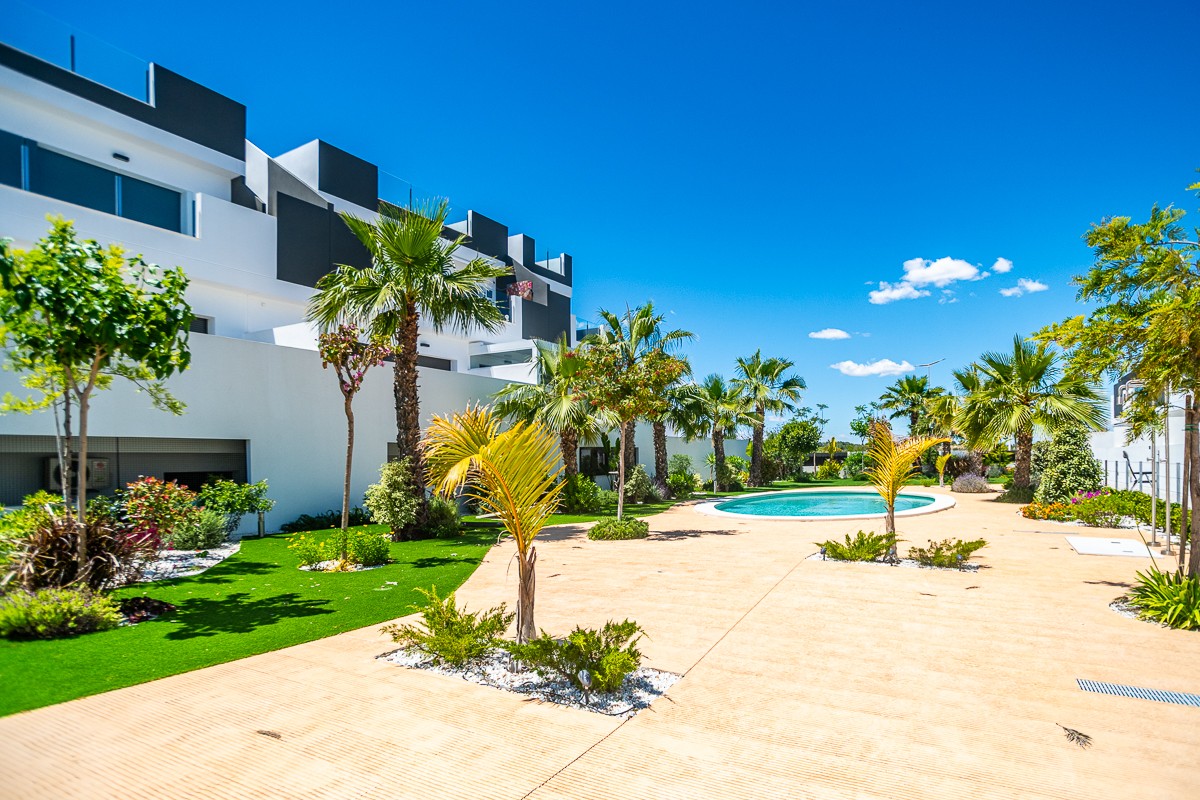 For sale - 3 Bedroom 3 Bathroom Apartment in Torrevieja - Costa Blanca  - Alicante