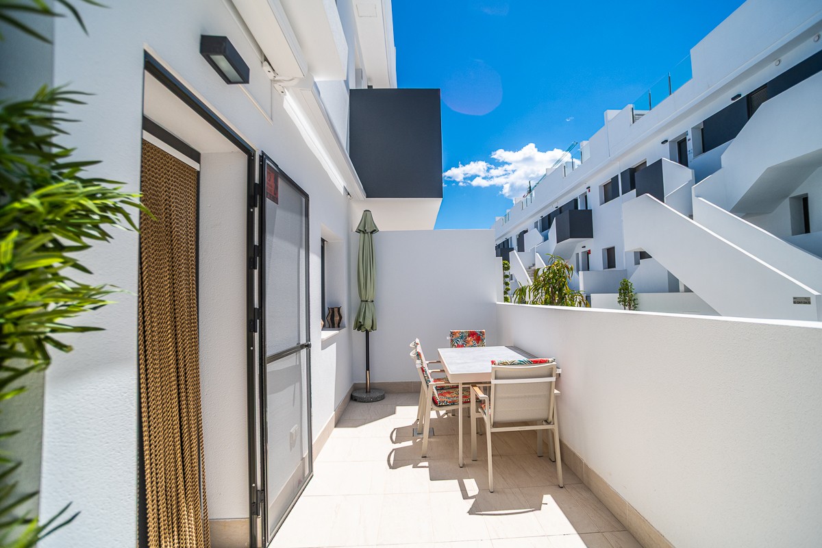 For sale - 3 Bedroom 3 Bathroom Apartment in Torrevieja - Costa Blanca  - Alicante