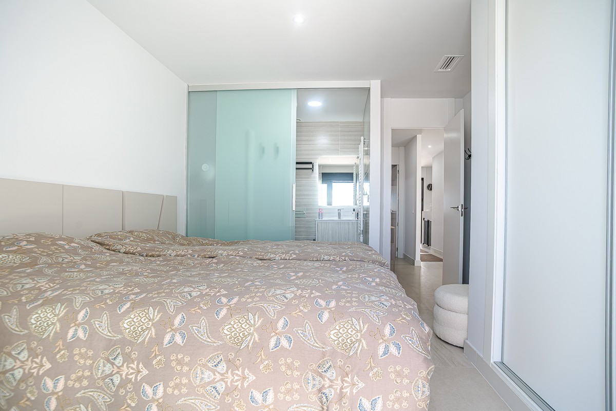 For sale - 3 Bedroom 3 Bathroom Apartment in Torrevieja - Costa Blanca  - Alicante