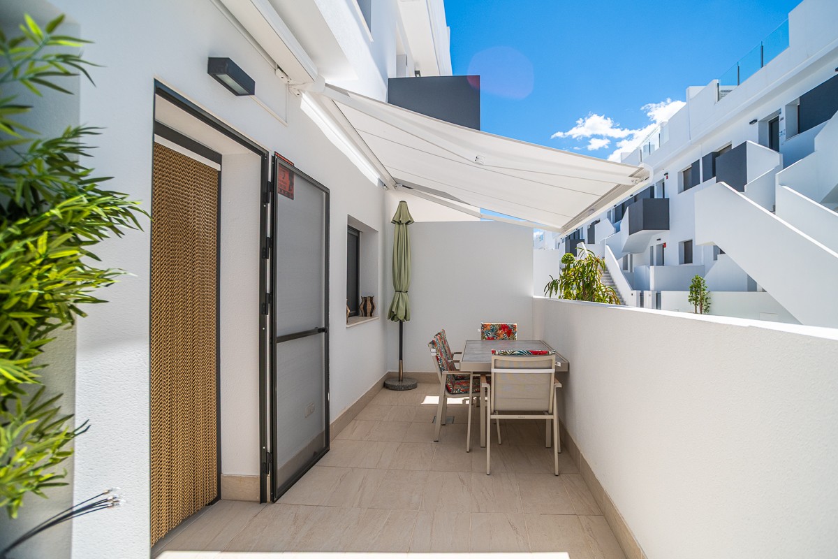 For sale - 3 Bedroom 3 Bathroom Apartment in Torrevieja - Costa Blanca  - Alicante