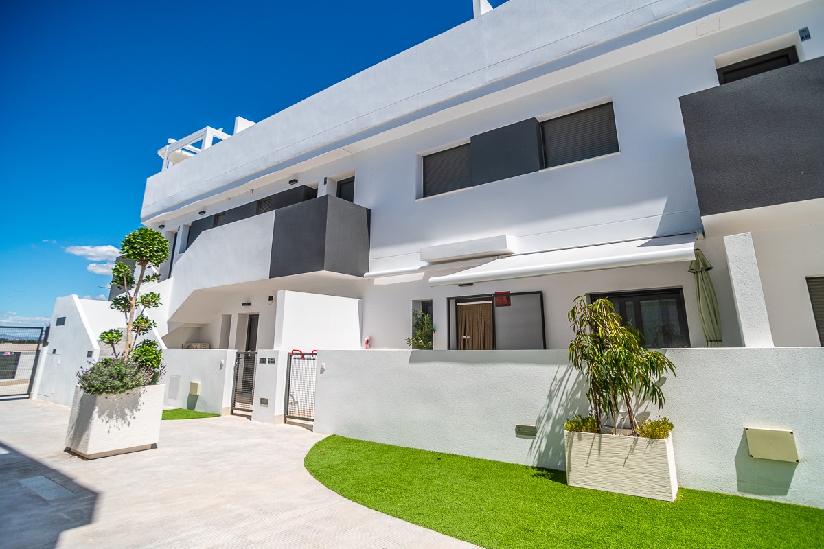 For sale - 3 Bedroom 3 Bathroom Apartment in Torrevieja - Costa Blanca  - Alicante