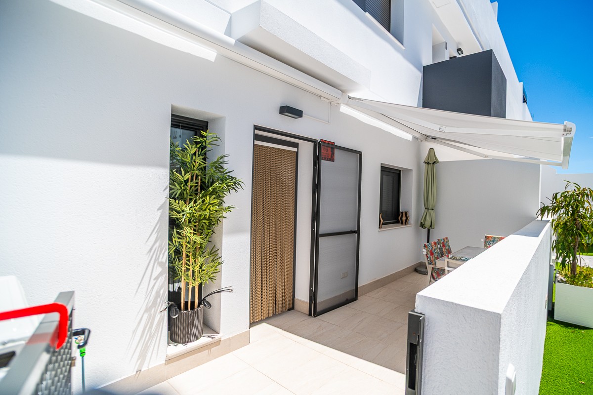 For sale - 3 Bedroom 3 Bathroom Apartment in Torrevieja - Costa Blanca  - Alicante