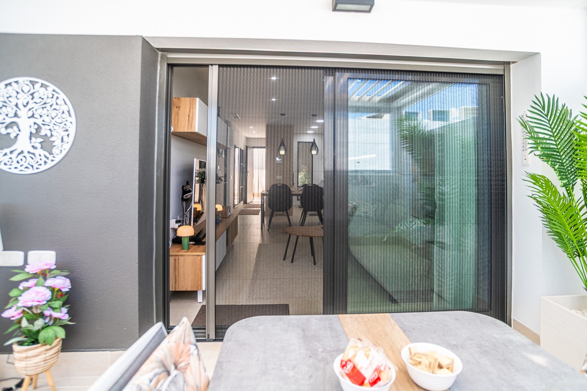 For sale - 3 Bedroom 3 Bathroom Apartment in Torrevieja - Costa Blanca  - Alicante