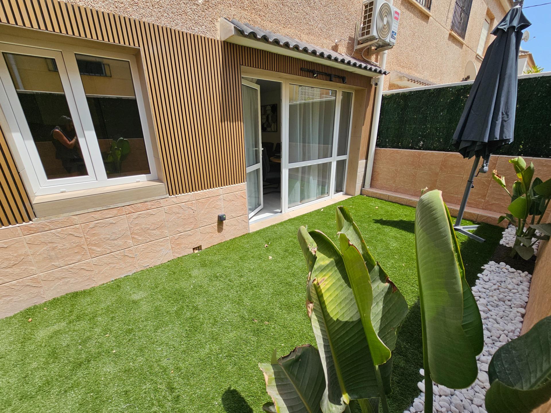 For sale - 3 Bedroom 2 Bathroom Bungalow in Torrevieja - Los Europeos  - Alicante