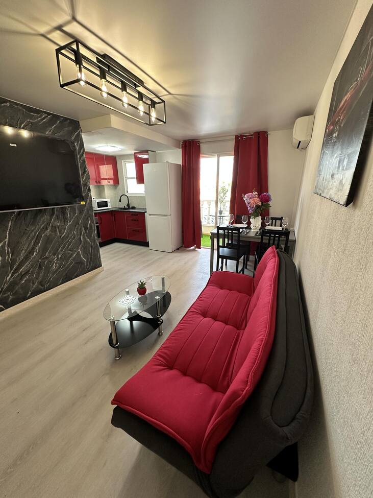 For sale - 3 Bedroom 2 Bathroom Apartment in Torrevieja - Centro  - Alicante