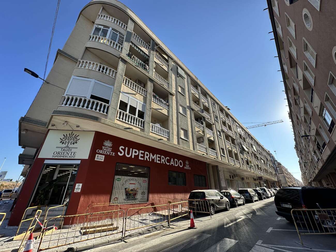 For sale - 3 Bedroom 2 Bathroom Apartment in Torrevieja - Centro  - Alicante