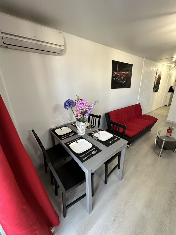 For sale - 3 Bedroom 2 Bathroom Apartment in Torrevieja - Centro  - Alicante