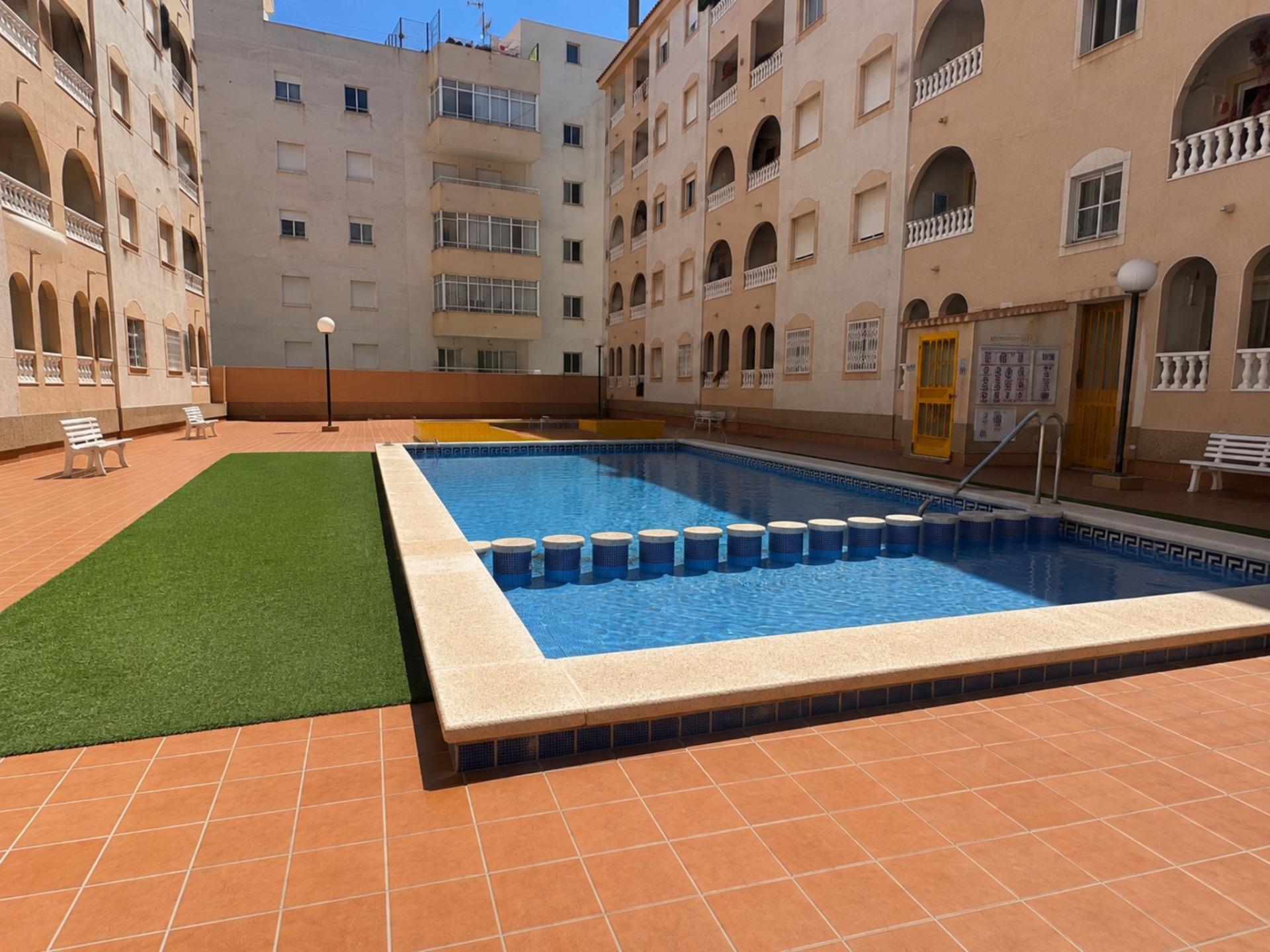For sale - 2 Bedroom 1 Bathroom Apartment in Torrevieja - Estacion De Autobuses  - Alicante
