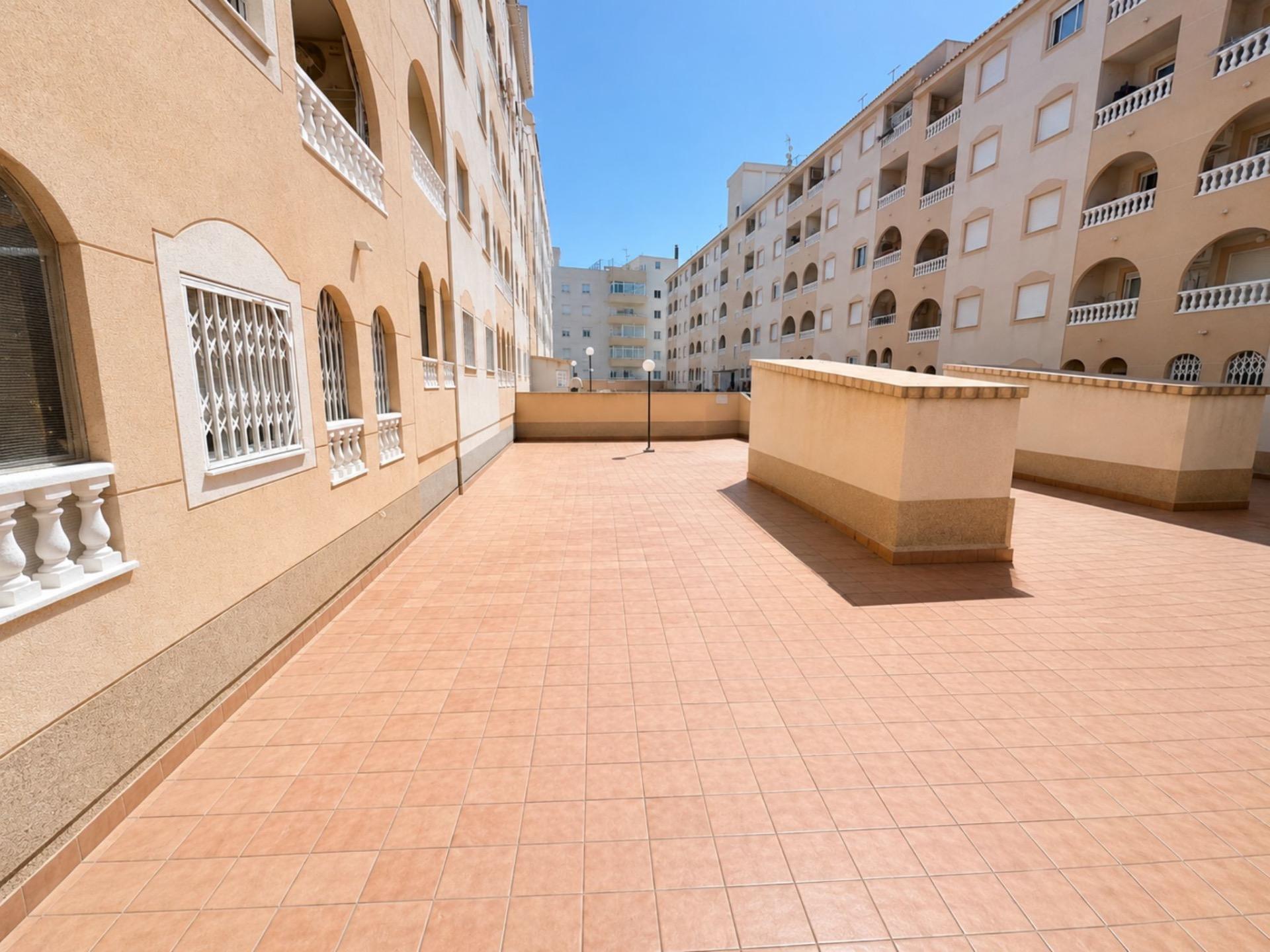 For sale - 2 Bedroom 1 Bathroom Apartment in Torrevieja - Estacion De Autobuses  - Alicante