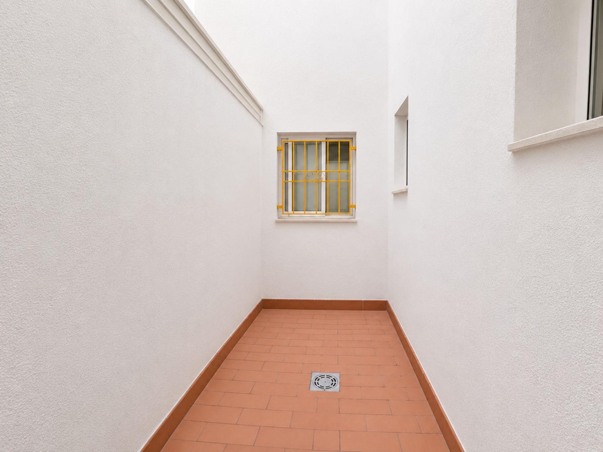 For sale - 2 Bedroom 1 Bathroom Apartment in Torrevieja - Estacion De Autobuses  - Alicante