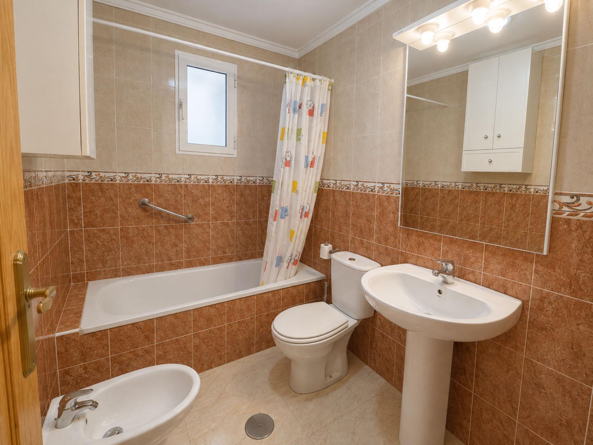 For sale - 2 Bedroom 1 Bathroom Apartment in Torrevieja - Estacion De Autobuses  - Alicante