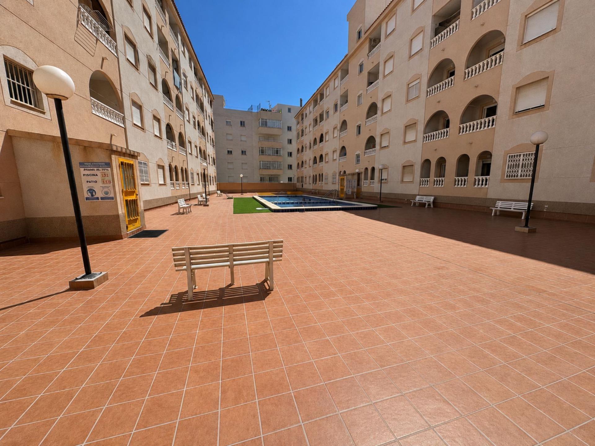For sale - 2 Bedroom 1 Bathroom Apartment in Torrevieja - Estacion De Autobuses  - Alicante