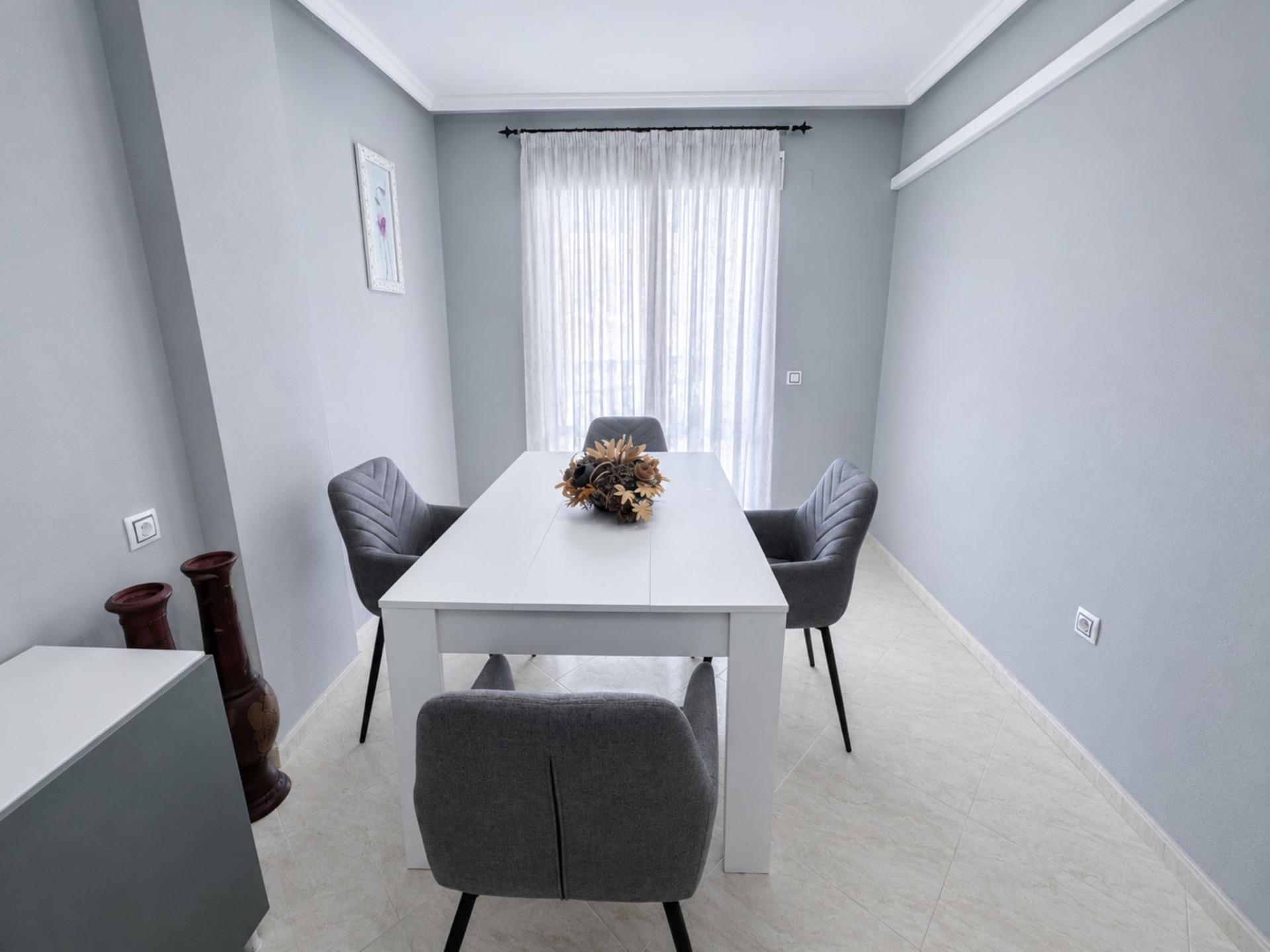 For sale - 2 Bedroom 1 Bathroom Apartment in Torrevieja - Estacion De Autobuses  - Alicante
