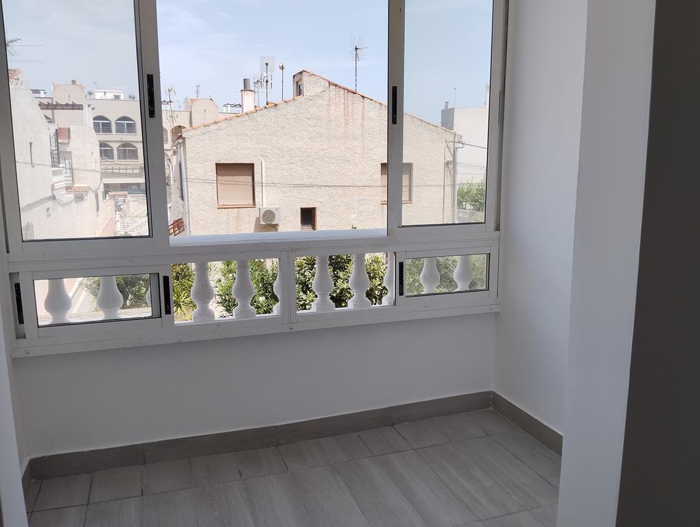 For sale - 2 Bedroom 1 Bathroom Apartment in Torrevieja - Habaneras  - Alicante