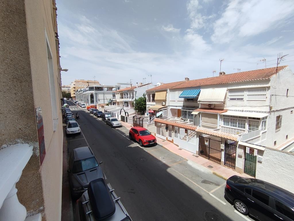 For sale - 2 Bedroom 1 Bathroom Apartment in Torrevieja - Habaneras  - Alicante