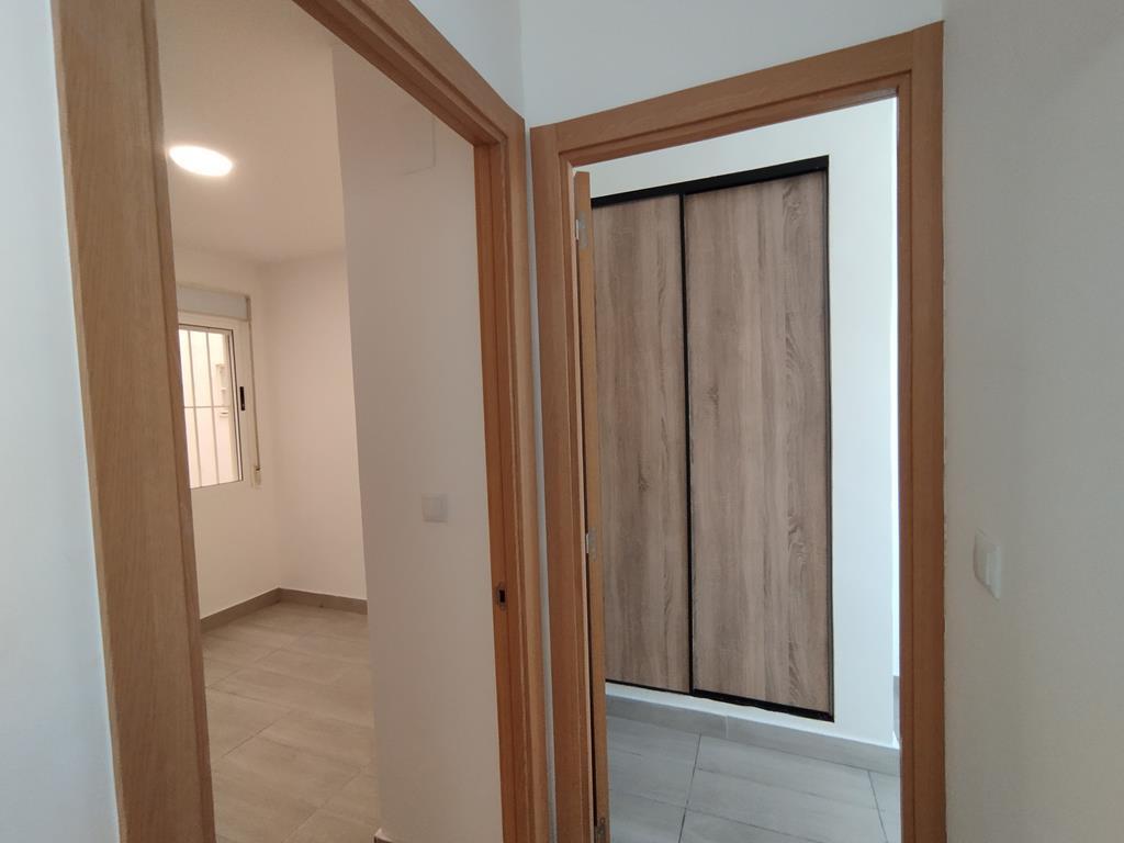 For sale - 2 Bedroom 1 Bathroom Apartment in Torrevieja - Habaneras  - Alicante