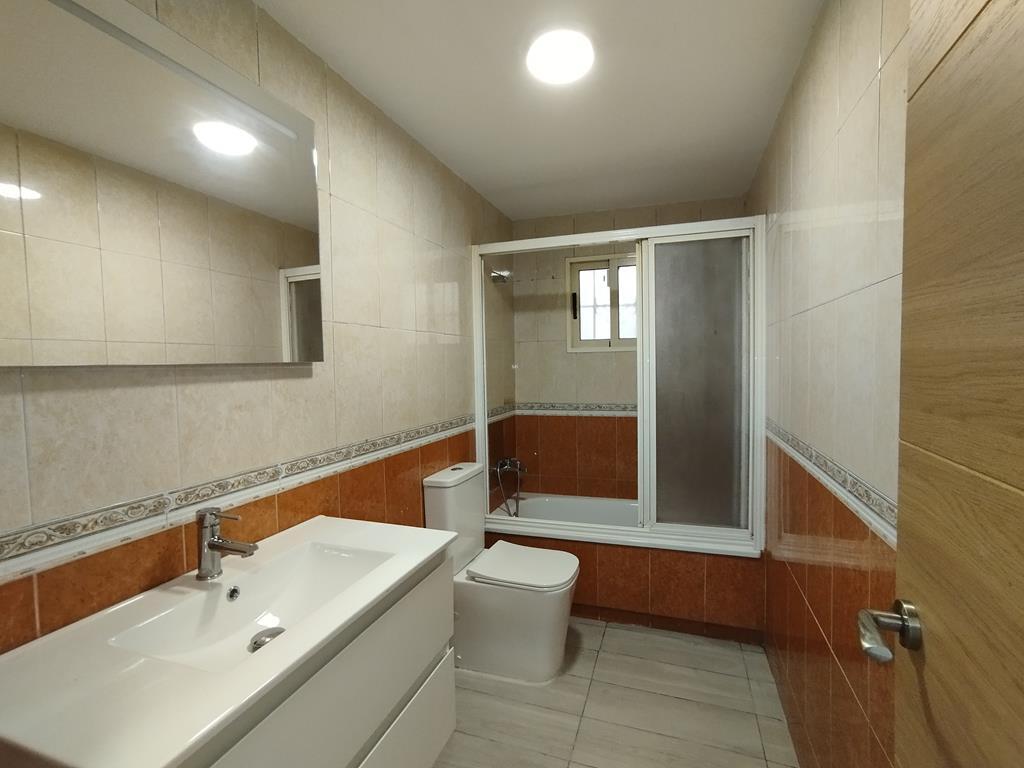 For sale - 2 Bedroom 1 Bathroom Apartment in Torrevieja - Habaneras  - Alicante