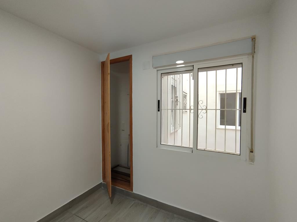 For sale - 2 Bedroom 1 Bathroom Apartment in Torrevieja - Habaneras  - Alicante