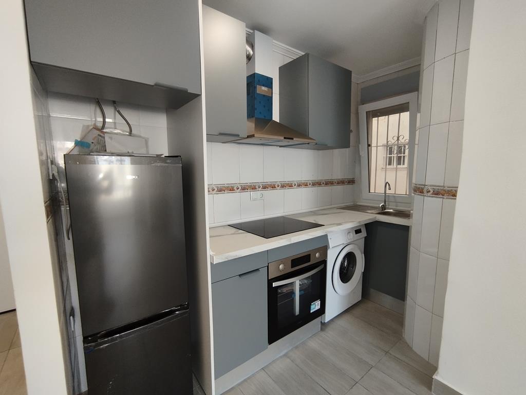 For sale - 2 Bedroom 1 Bathroom Apartment in Torrevieja - Habaneras  - Alicante