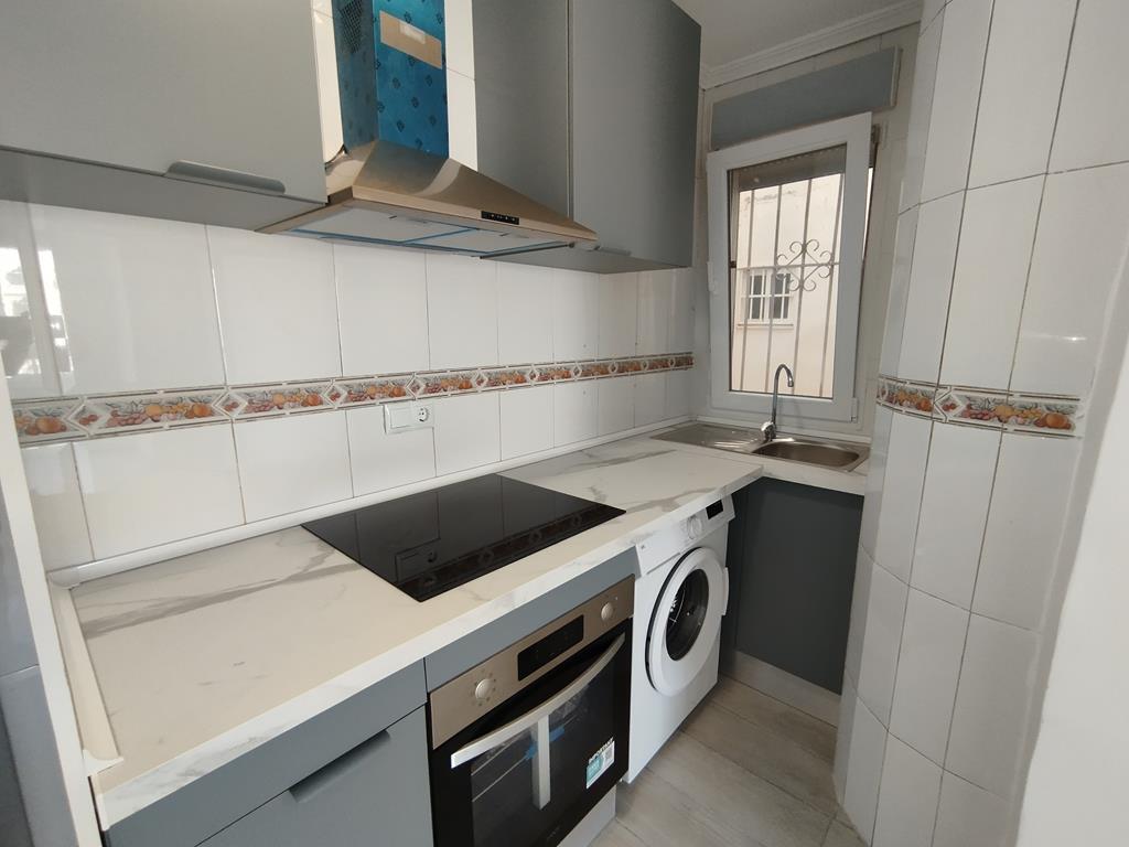 For sale - 2 Bedroom 1 Bathroom Apartment in Torrevieja - Habaneras  - Alicante
