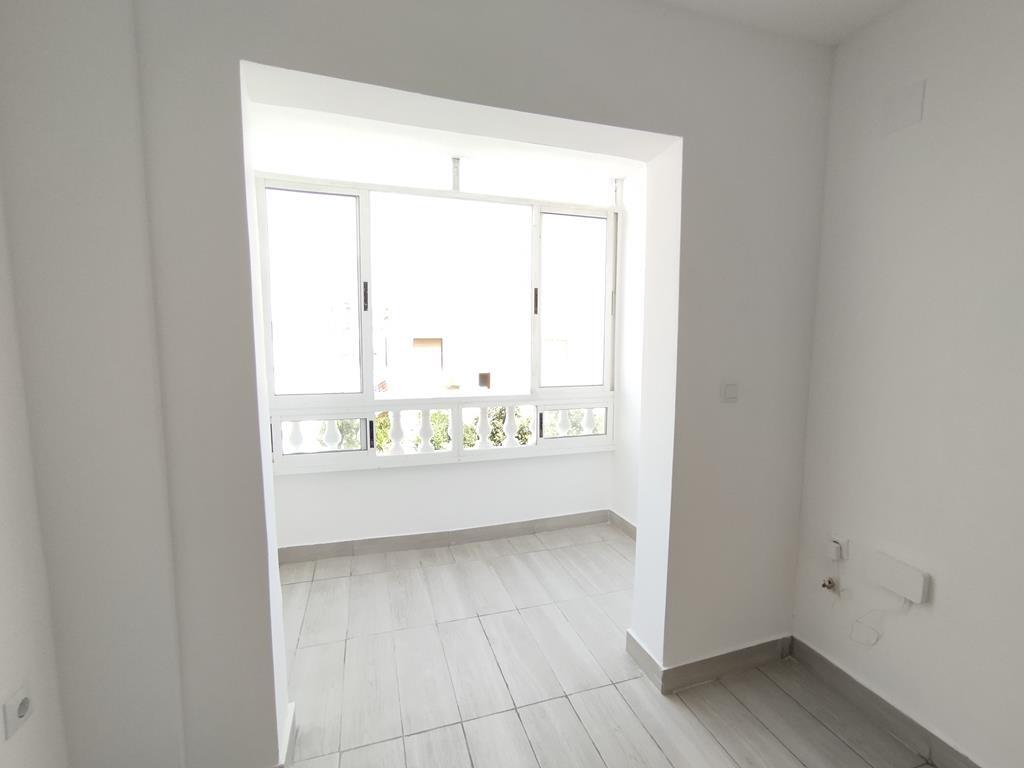 For sale - 2 Bedroom 1 Bathroom Apartment in Torrevieja - Habaneras  - Alicante