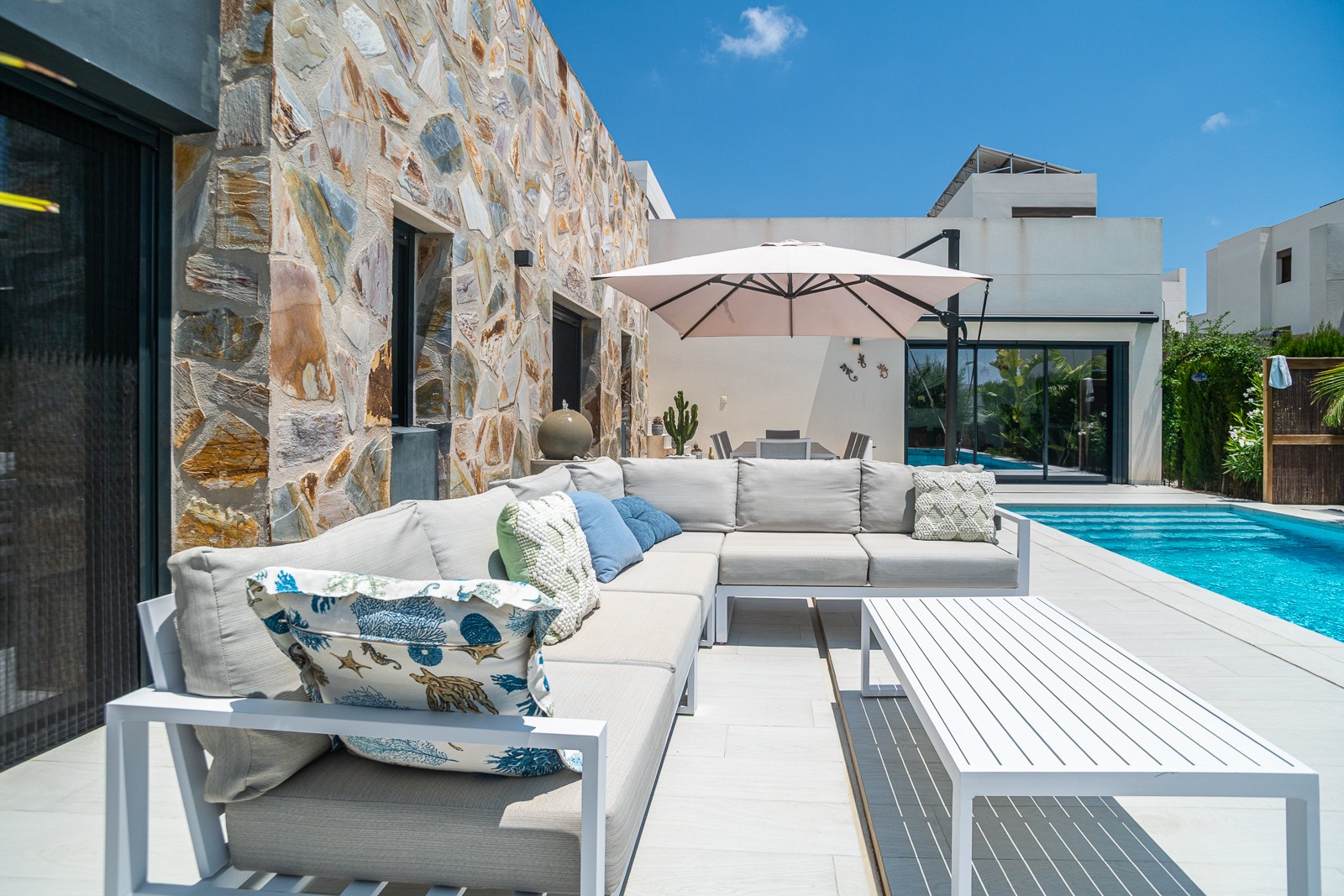 For sale - 3 Bedroom 2 Bathroom Villa in Algorfa - Inland  - Alicante