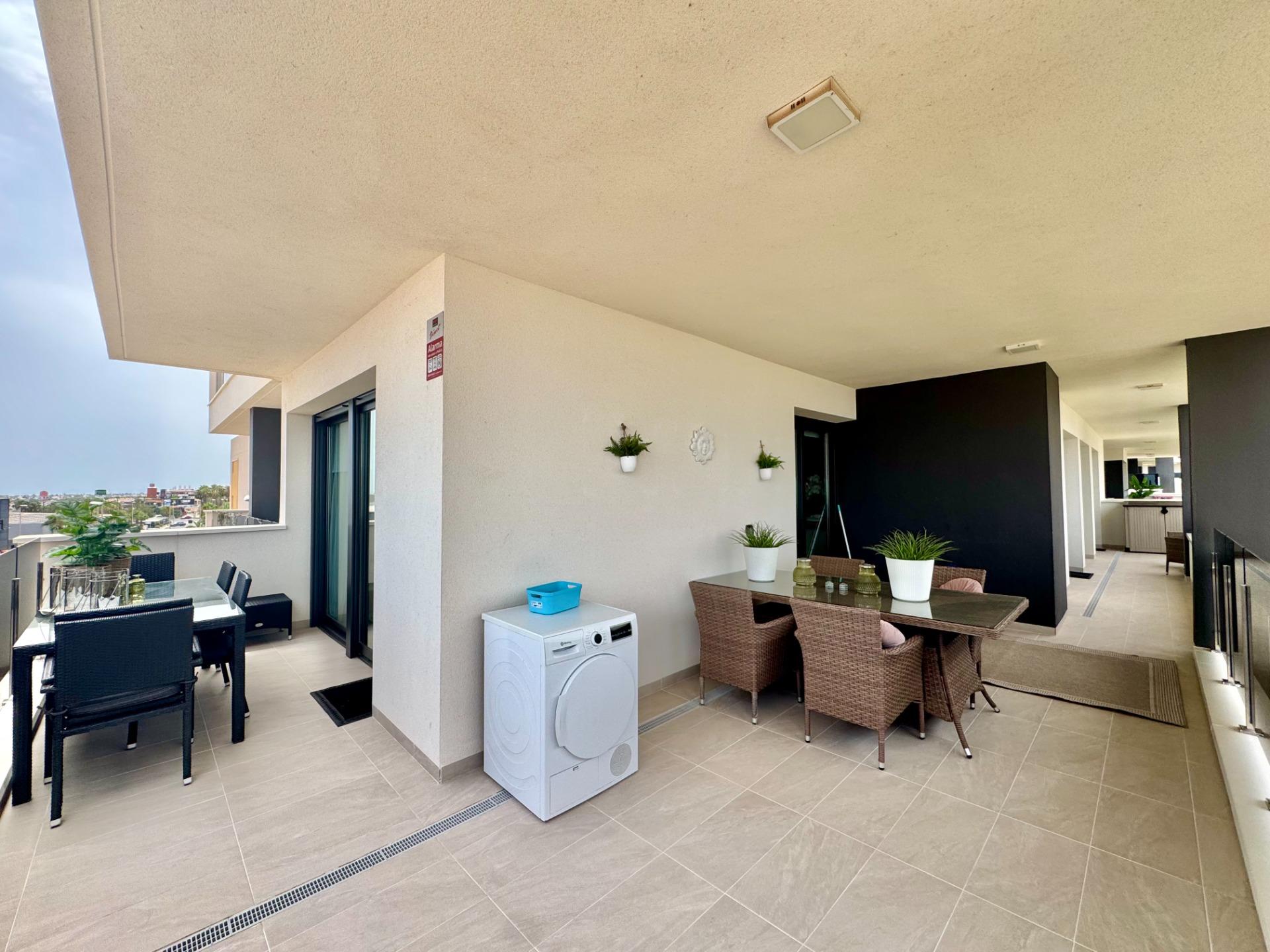 For sale - 3 Bedroom 2 Bathroom Apartment in Orihuela Costa - Punta Prima  - Alicante
