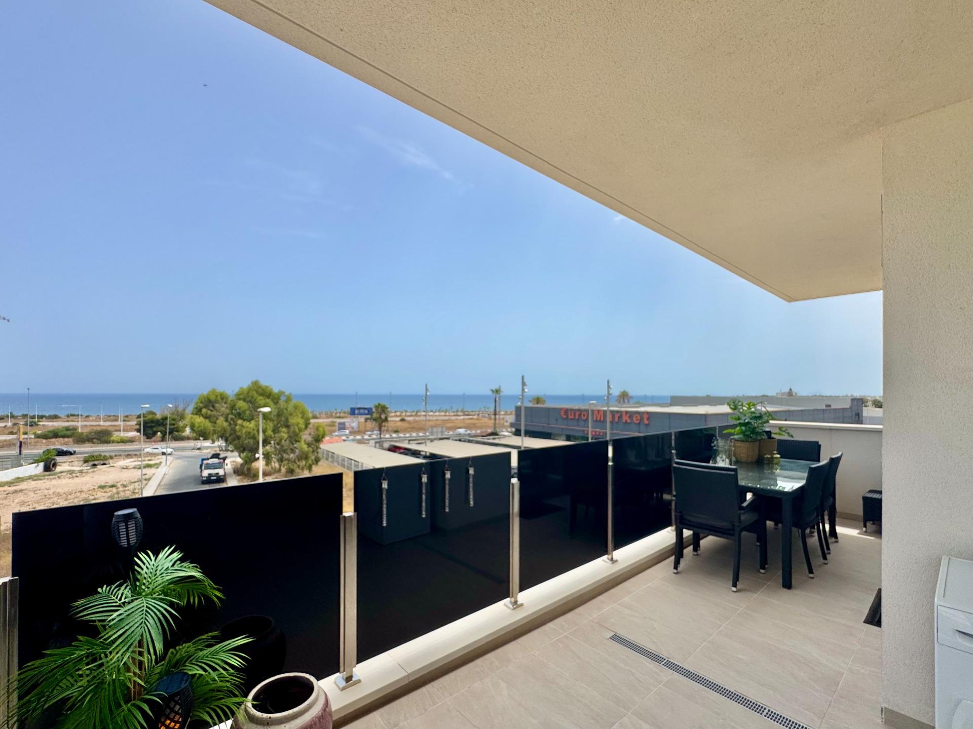 For sale - 3 Bedroom 2 Bathroom Apartment in Orihuela Costa - Punta Prima  - Alicante
