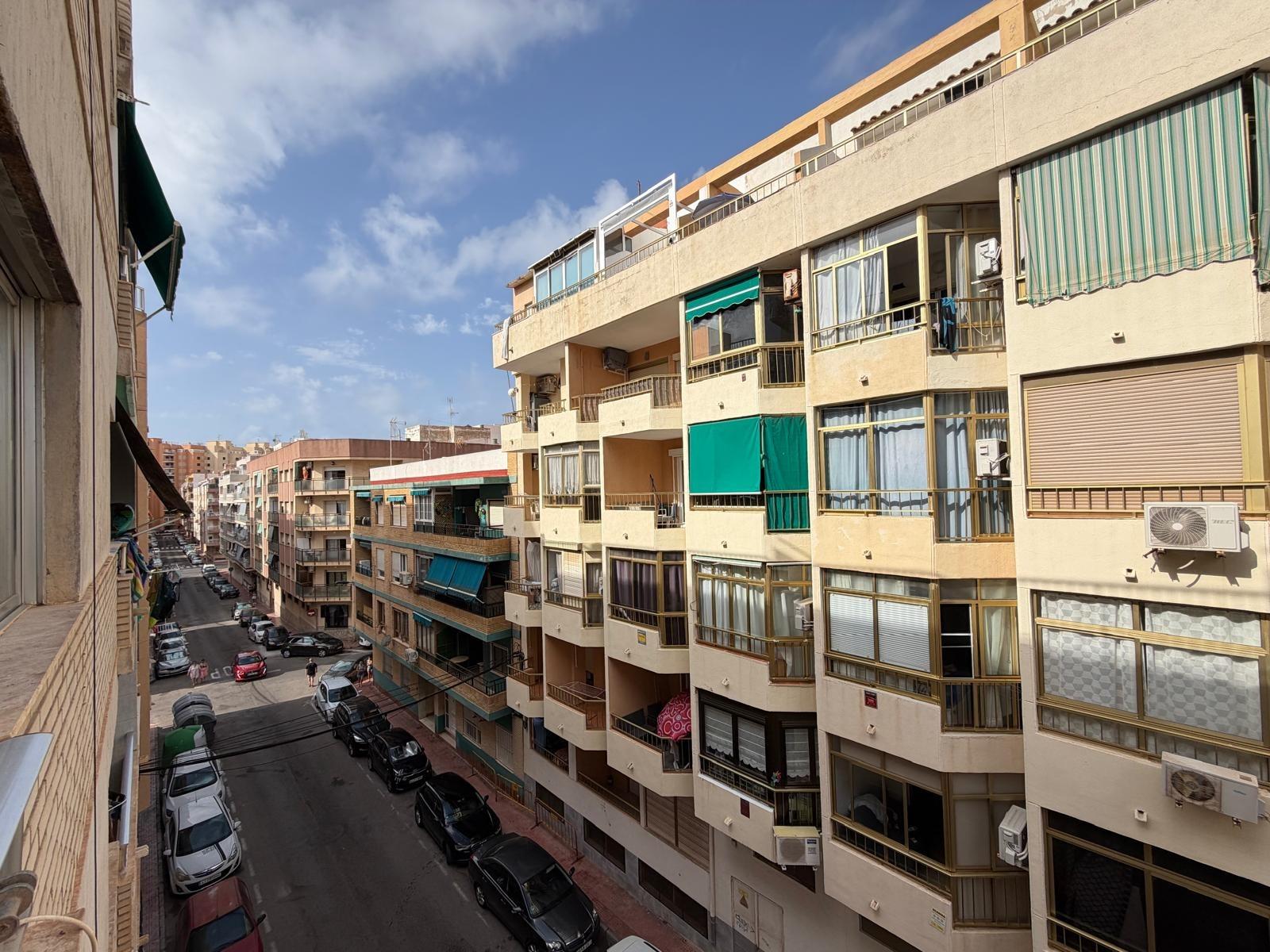 For sale - 2 Bedroom 1 Bathroom Apartment in Torrevieja - Playa Del Cura  - Alicante