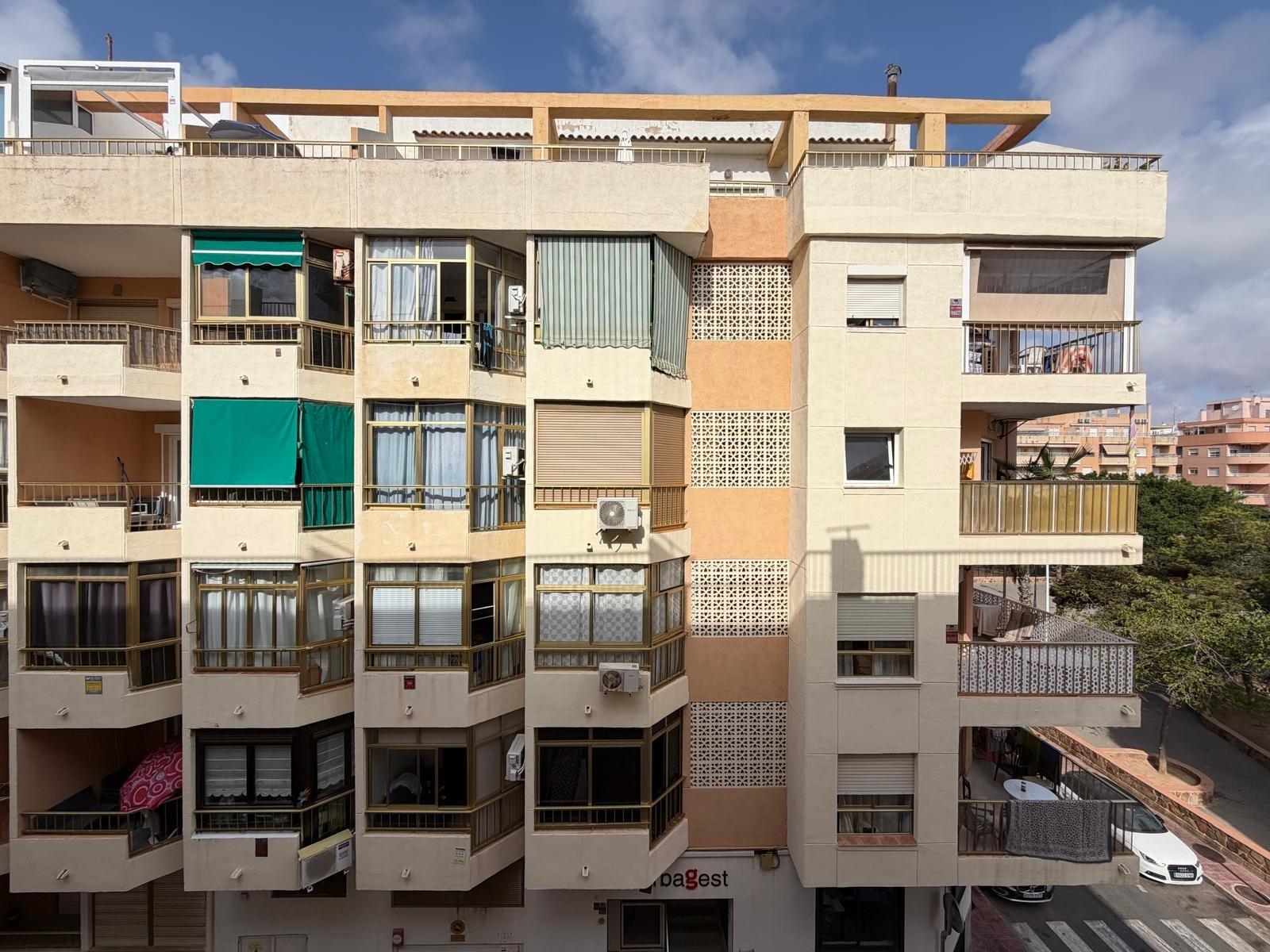 For sale - 2 Bedroom 1 Bathroom Apartment in Torrevieja - Playa Del Cura  - Alicante