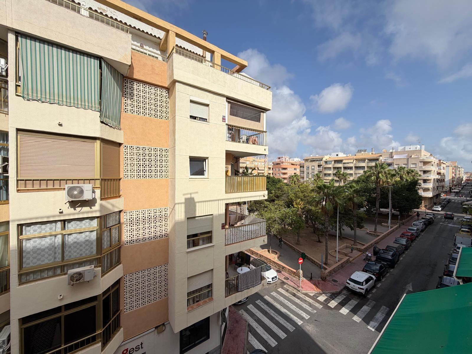 For sale - 2 Bedroom 1 Bathroom Apartment in Torrevieja - Playa Del Cura  - Alicante