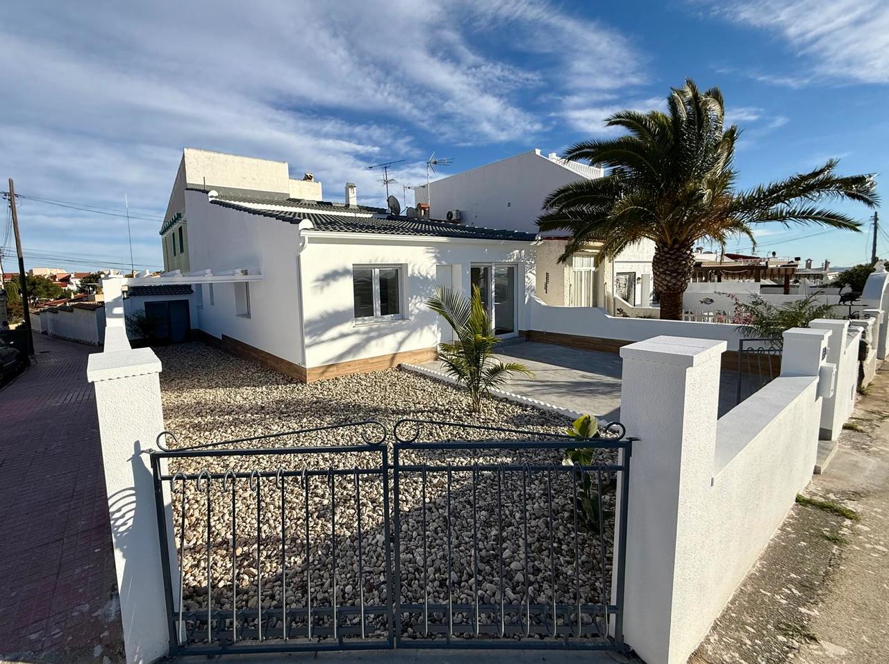 Sold - 3 Bedroom 1 Bathroom Bungalow in Ciudad Quesada - Costa Blanca  - Alicante