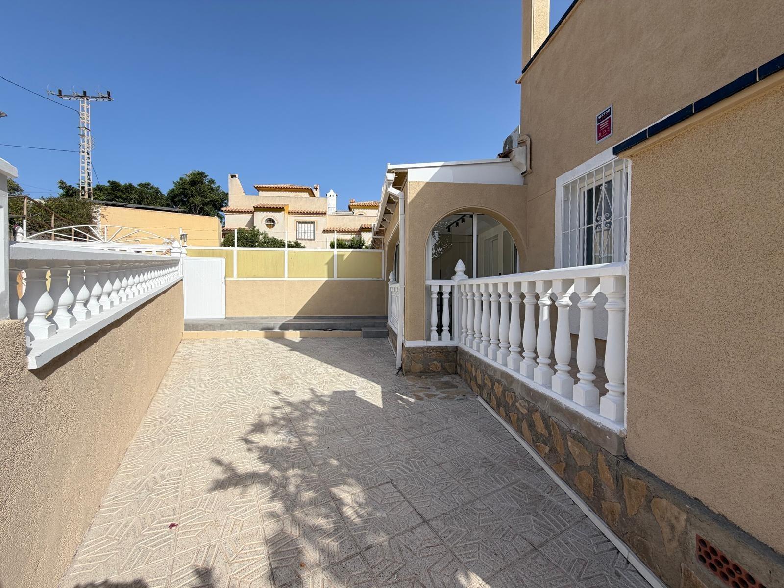 For sale - 2 Bedroom 1 Bathroom Town House in Torrevieja - Miramar - Torre Del Moro  - Alicante