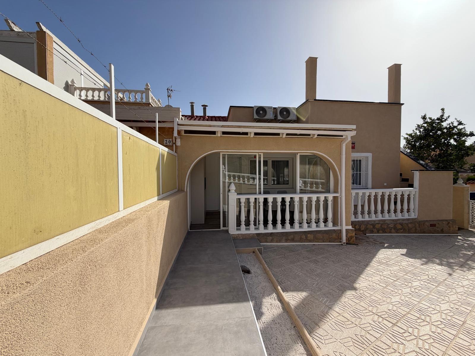 For sale - 2 Bedroom 1 Bathroom Town House in Torrevieja - Miramar - Torre Del Moro  - Alicante